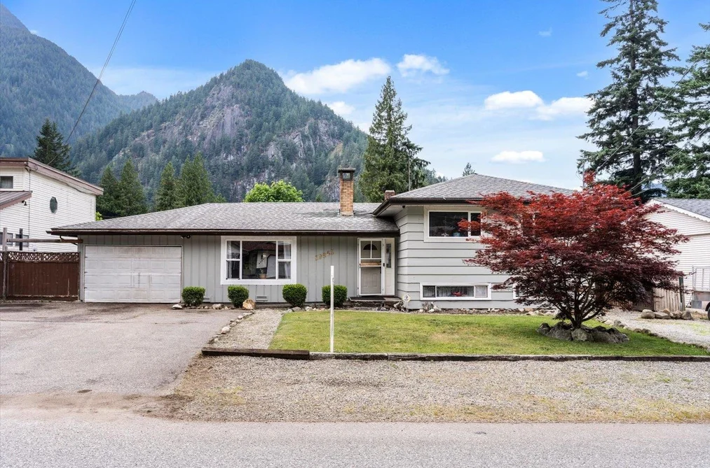 19865 PETER STREET, Hope BC V0X 1L2, Hope BC — Residential for Sale - Photo 2