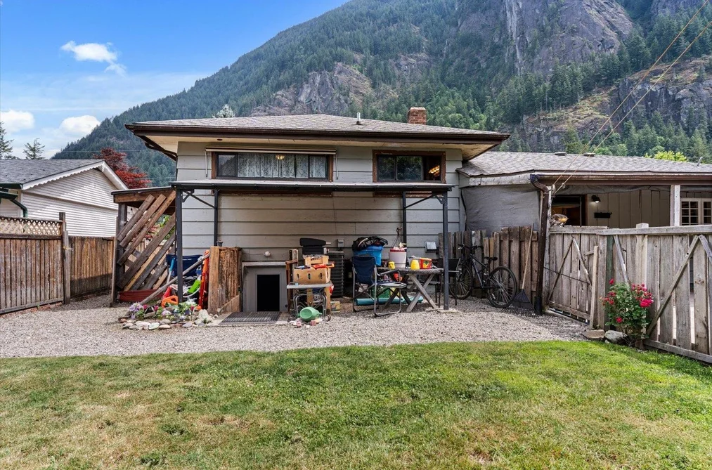 19865 PETER STREET, Hope BC V0X 1L2, Hope BC — Residential for Sale — Photo 23 of 40