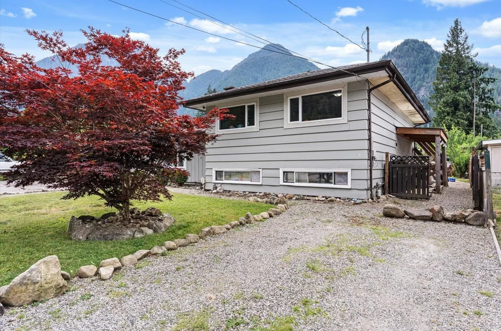 19865 PETER STREET, Hope BC V0X 1L2, Hope BC — Residential for Sale — Photo 3 of 40