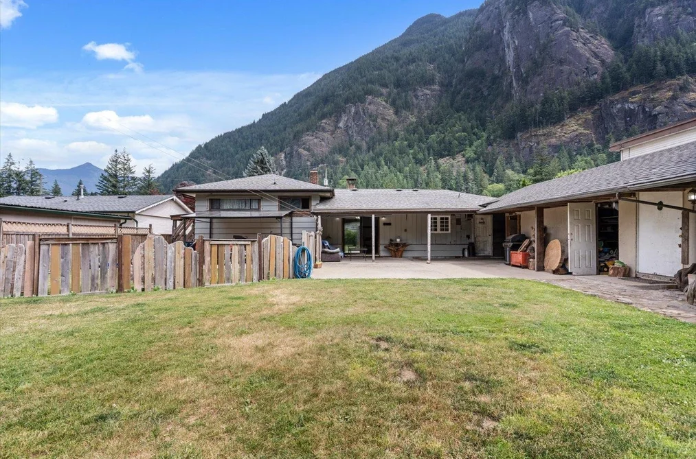 19865 PETER STREET, Hope BC V0X 1L2, Hope BC — Residential for Sale — Photo 36 of 40