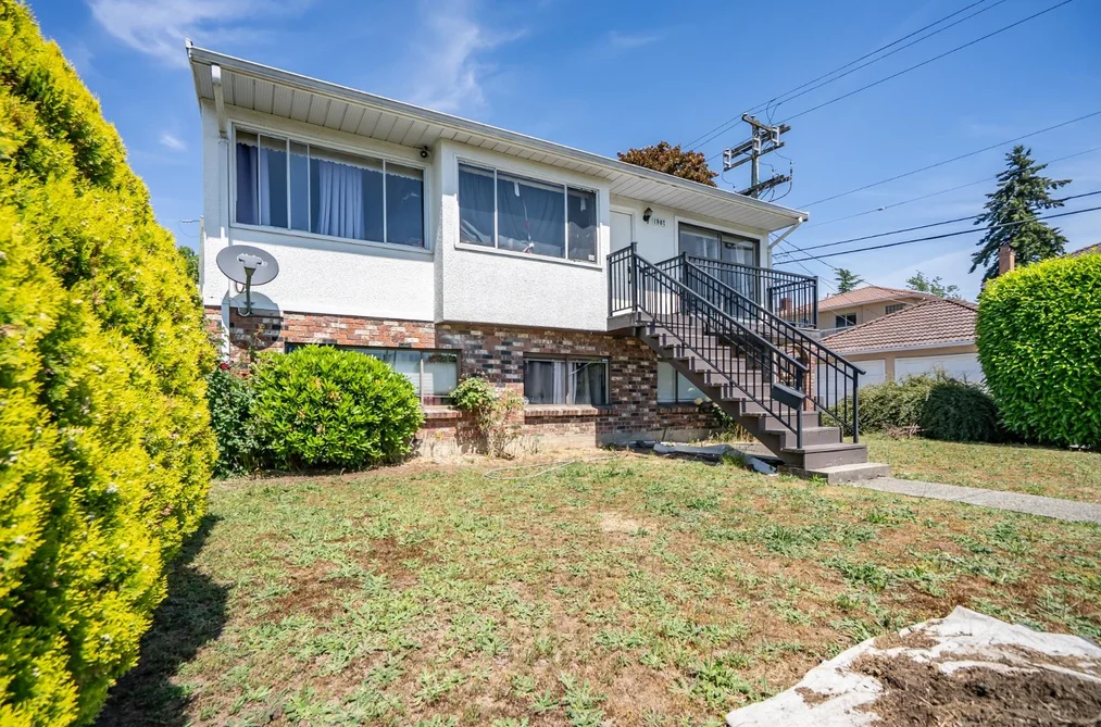 House for sale at 1987 E 61st Avenue Vancouver British Columbia - MLS: R3129212