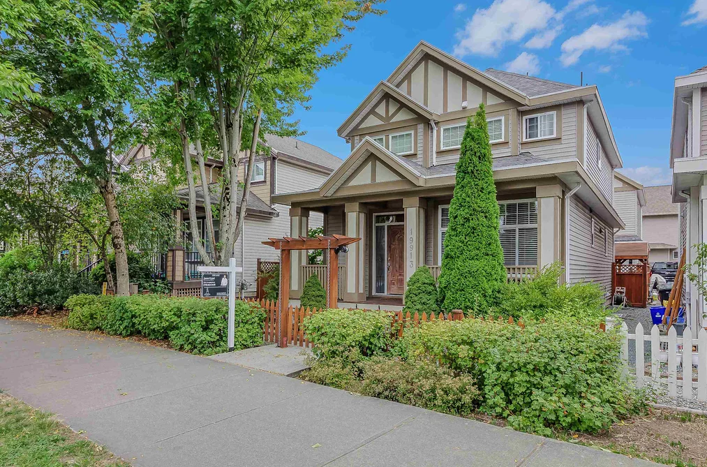 19913 72 AVENUE, Langley BC V2Y 3J2, Langley BC — Residential for Sale - Photo 2
