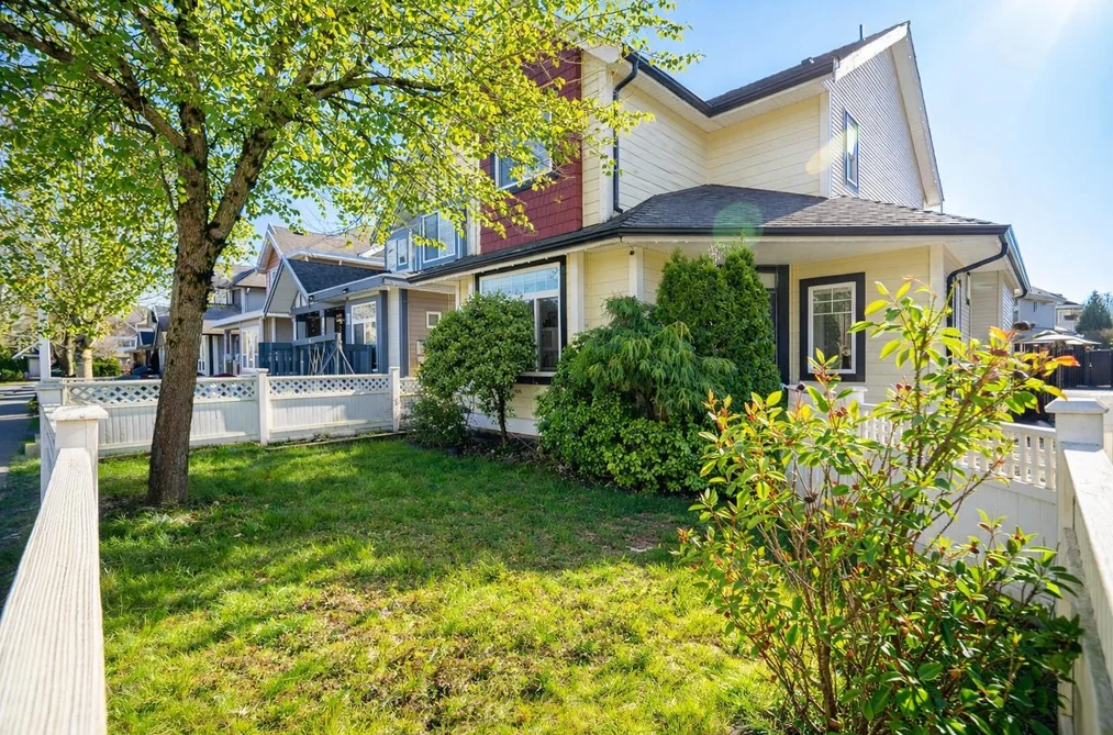 19914 73A AVENUE, Langley BC V2Y 3J3, Langley BC — Residential for Sale - Photo 2