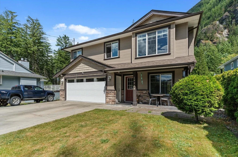 19988 BEACON ROAD, Hope BC V0X 1L2, Hope BC — Residential for Sale - Photo 2