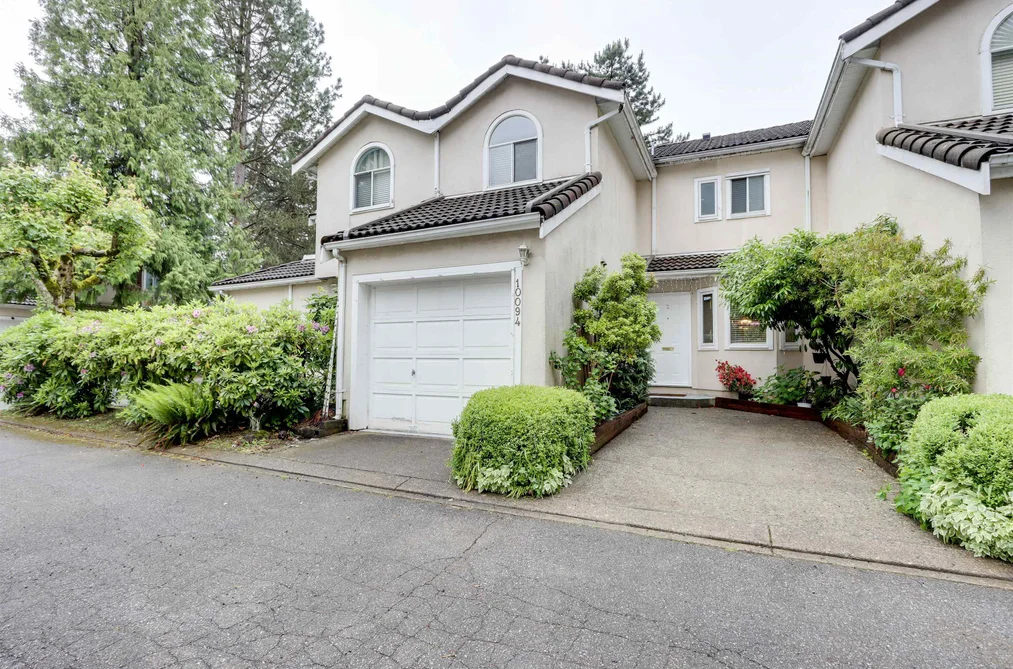 Townhouse for sale at 2 10094 154 Street Surrey British Columbia - MLS: R3031113