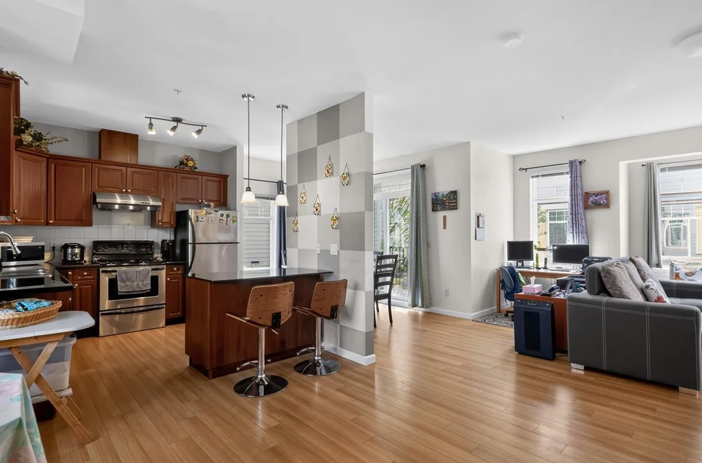 2 15518 103A AVENUE, Surrey BC V3R 1N7, Surrey BC — Residential for Sale - Photo 2