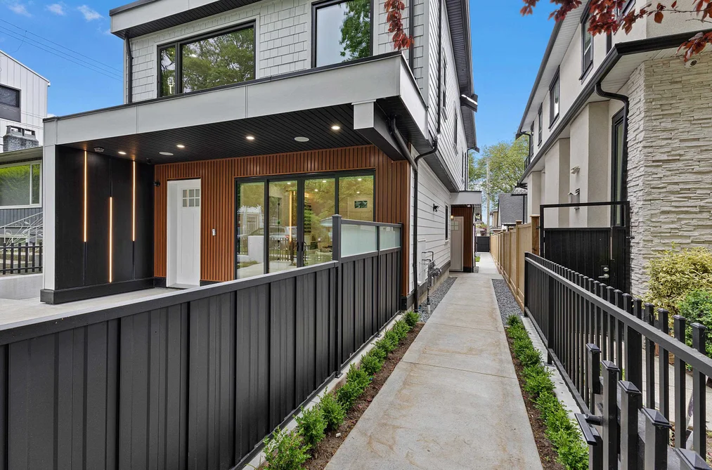 Half Duplex for sale at 2 182 Ontario Place Vancouver British Columbia - MLS: R3118730