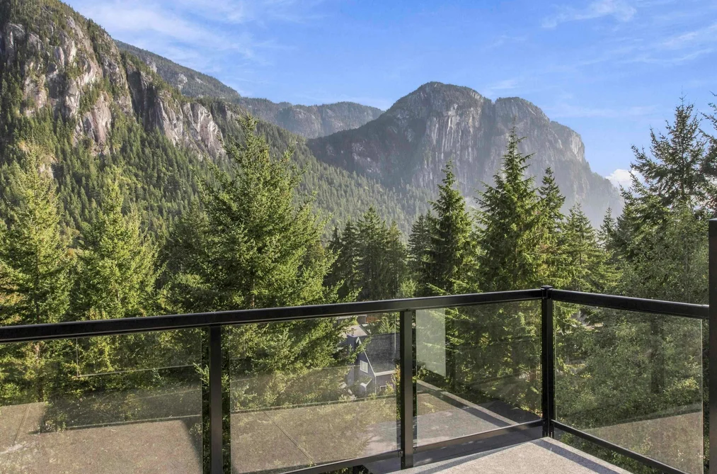 Townhouse for sale at 2 2096 Crumpit Woods Drive Squamish British Columbia - MLS: R3161809
