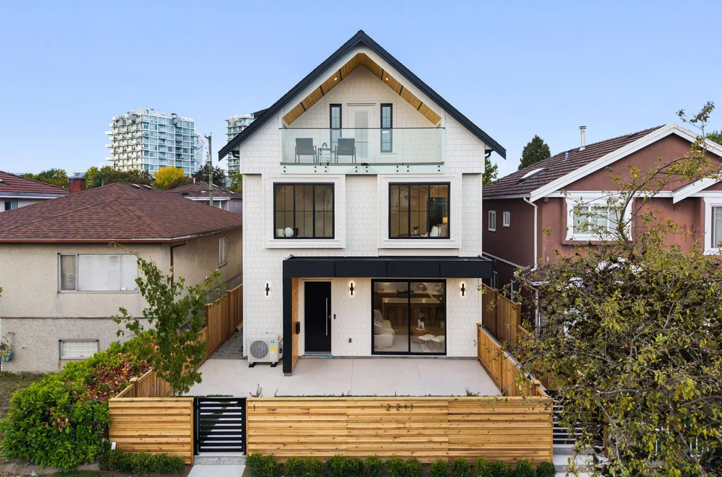 Half Duplex for sale at 2 2211 Mannering Avenue Vancouver British Columbia - MLS: R3166034