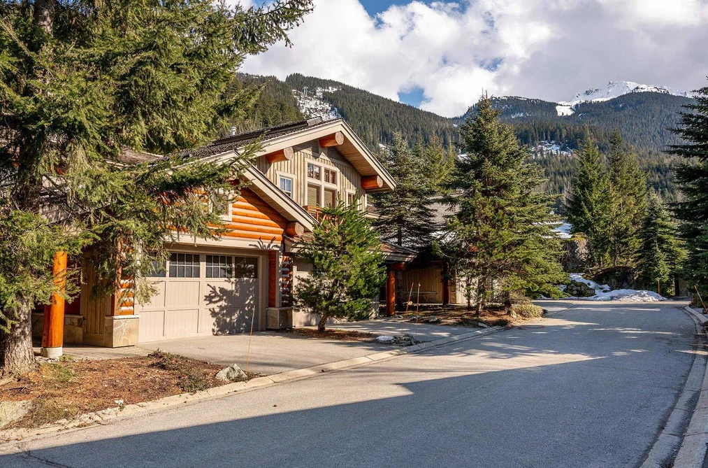 Townhouse for sale at 2 2324 Taluswood Place Whistler British Columbia - MLS: R3104097