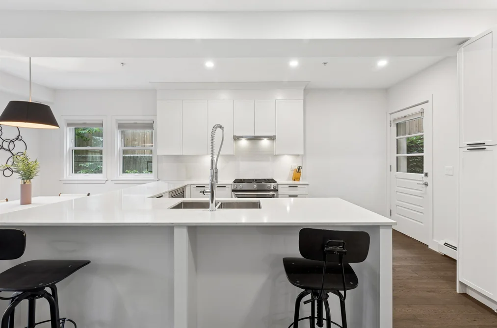 Condo for sale at 2 244 E 5th Street North Vancouver British Columbia - MLS: R3121358