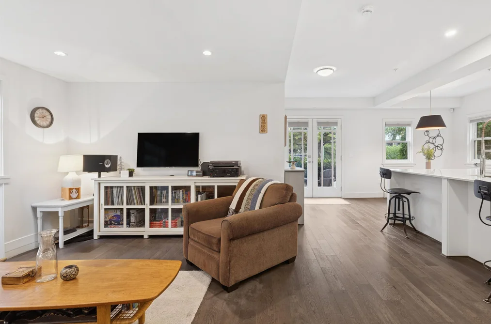 2 244 E 5TH STREET, North Vancouver BC V7L 1L7, North Vancouver BC — Residential for Sale - Photo 4