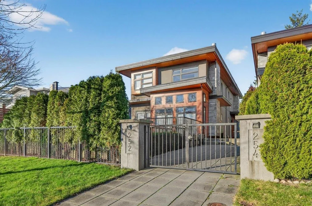 Half Duplex for sale at 2 252 E 19th Street North Vancouver British Columbia - MLS: R3120918