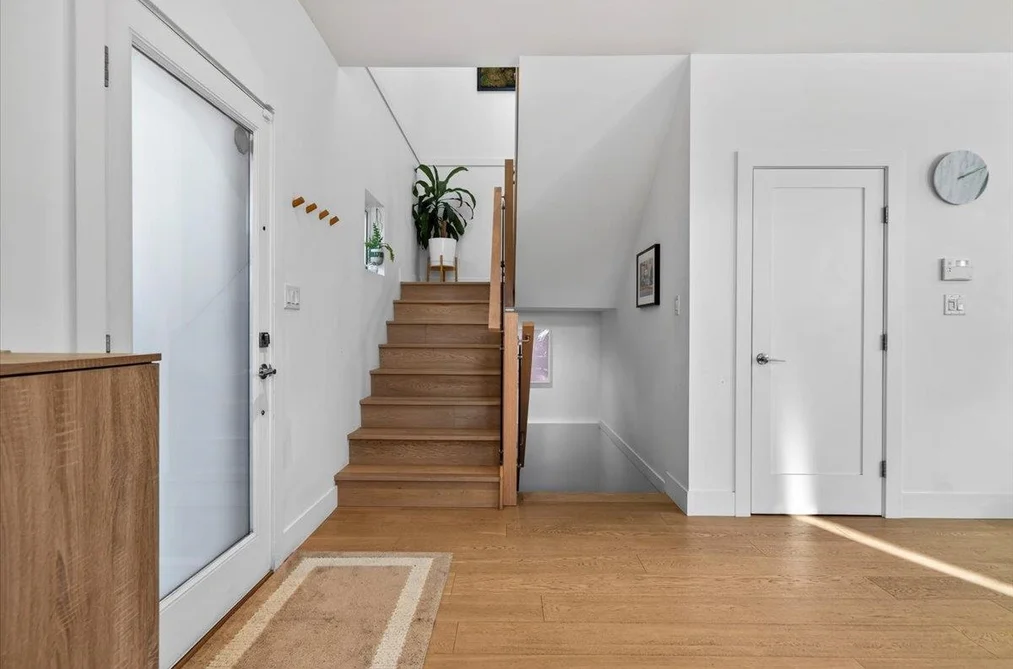 2 252 E 19TH STREET, North Vancouver BC V7L 2Z2, North Vancouver BC — Residential for Sale - Photo 2