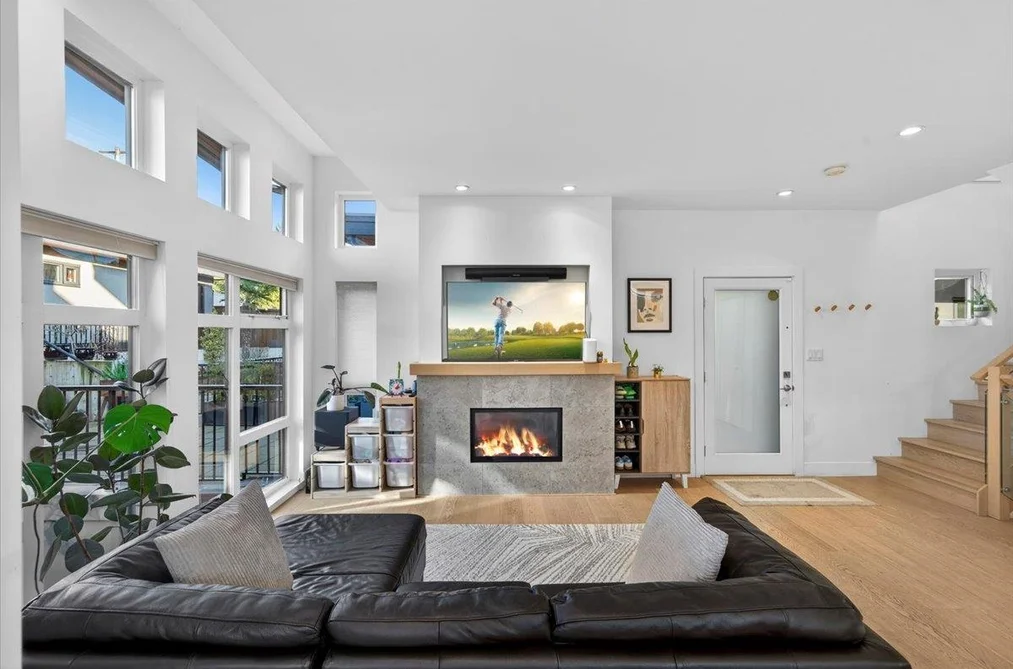 2 252 E 19TH STREET, North Vancouver BC V7L 2Z2, North Vancouver BC — Residential for Sale - Photo 3