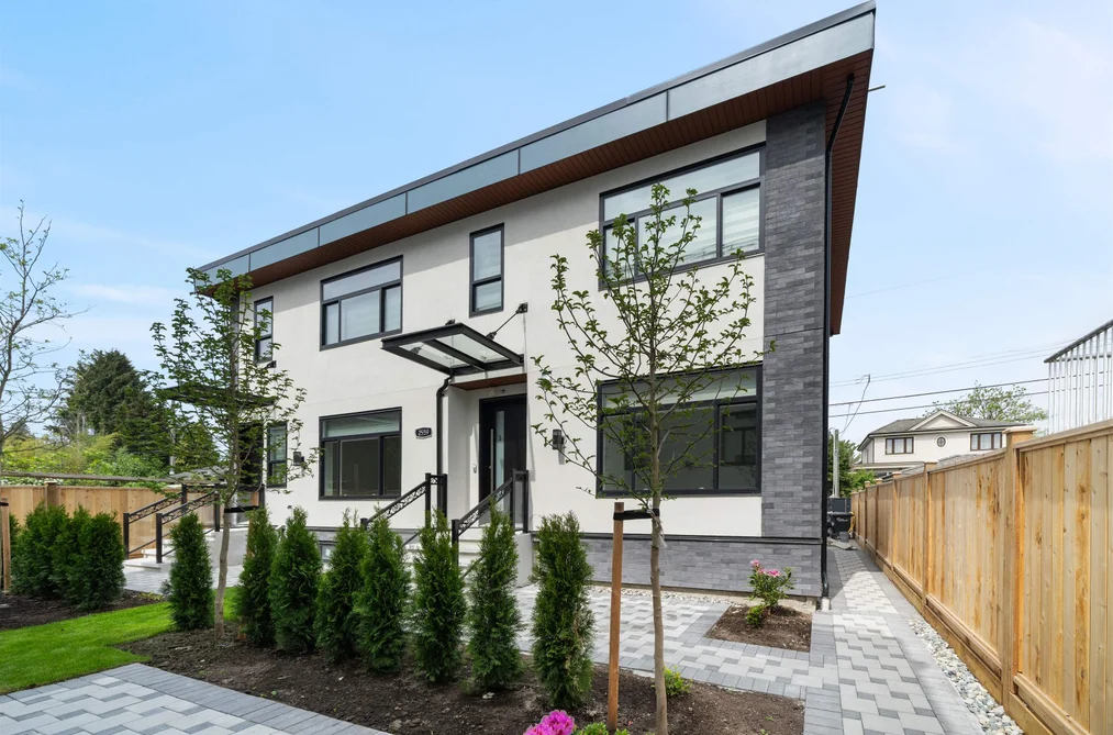 Half Duplex for sale at 2 2559 W King Edward Avenue Vancouver British Columbia - MLS: R3110233