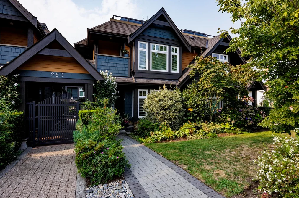 Townhouse for sale at 2 263 E 5th Street North Vancouver British Columbia - MLS: R3158205