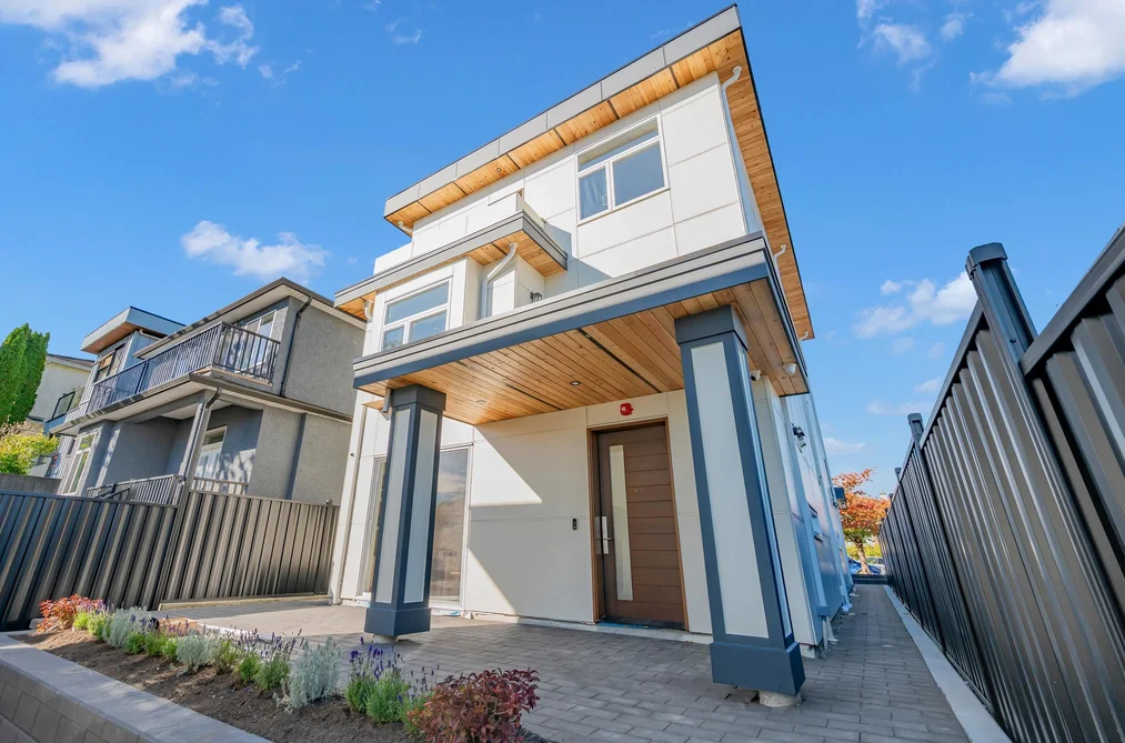 3034 E 5th Ave Unit 2, Vancouver, BC - MLS: R3175150