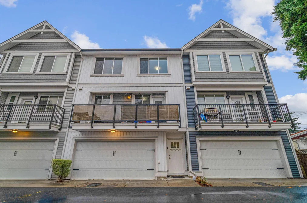 Townhouse for sale at 2 32035 Mt Waddington Avenue Abbotsford British Columbia - MLS: R3072381