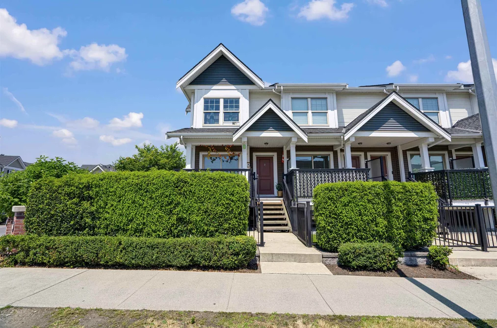 Townhouse for sale at 2 32633 Simon Avenue Abbotsford British Columbia - MLS: R3143903