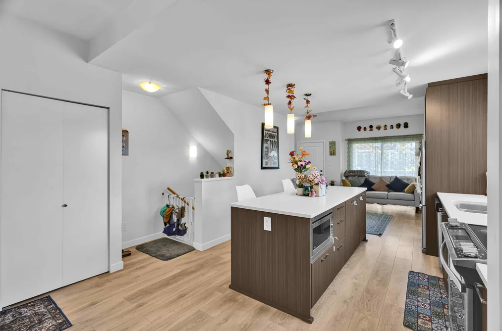 2 32633 SIMON AVENUE, Abbotsford, BC — Residential for Sale — Photo 11 of 35