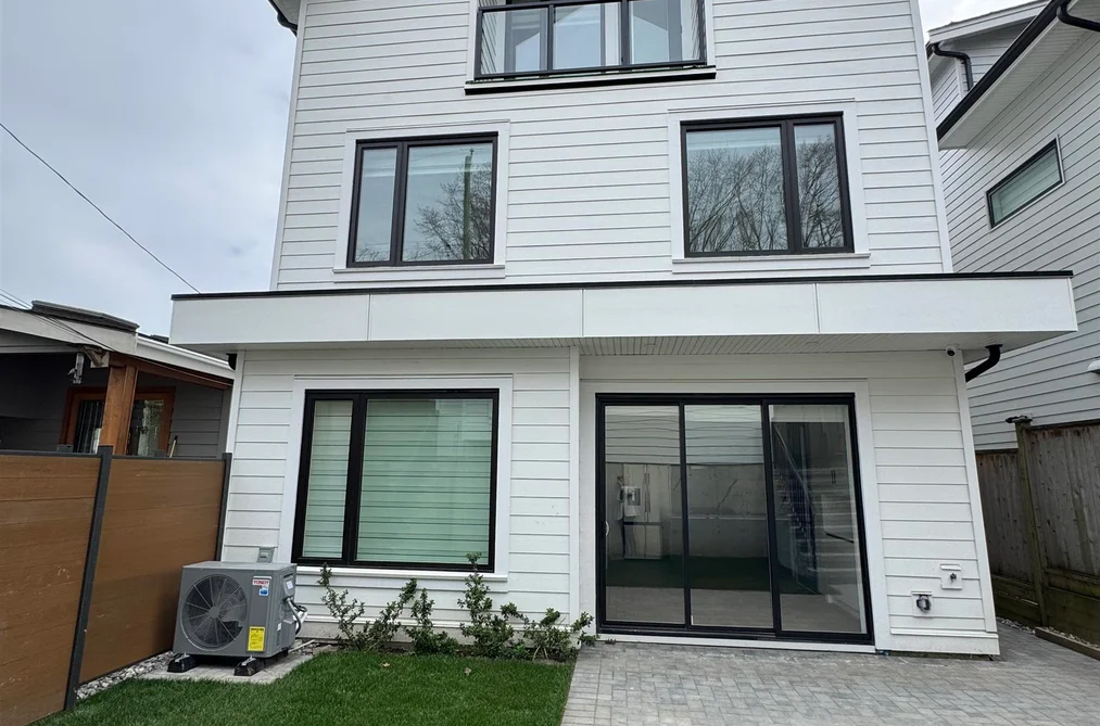 Half Duplex for sale at 2 3547 E Georgia Street Vancouver British Columbia - MLS: R3083413