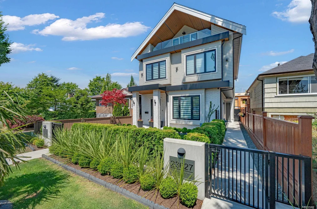 2 3627 E 45TH AVENUE, Vancouver, BC — Residential for Sale - Photo 2