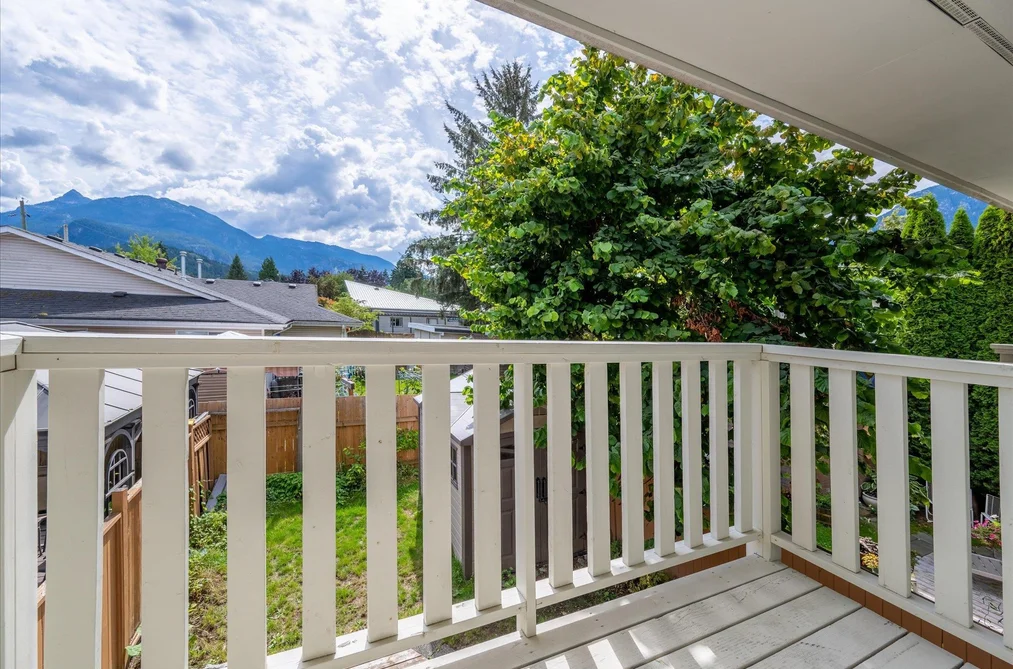 2-40327 Diamond Head Road, Squamish, BC - Townhouse for Sale - Photo 12 of 22 2-40327 Diamond Head Road, Squamish, BC - Townhouse for Sale - Photo 12 of 22
