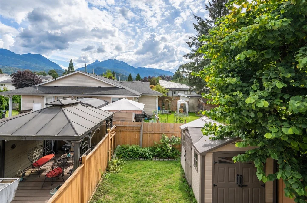 2-40327 Diamond Head Road, Squamish, BC - Townhouse for Sale - Photo 17 of 22 2-40327 Diamond Head Road, Squamish, BC - Townhouse for Sale - Photo 17 of 22