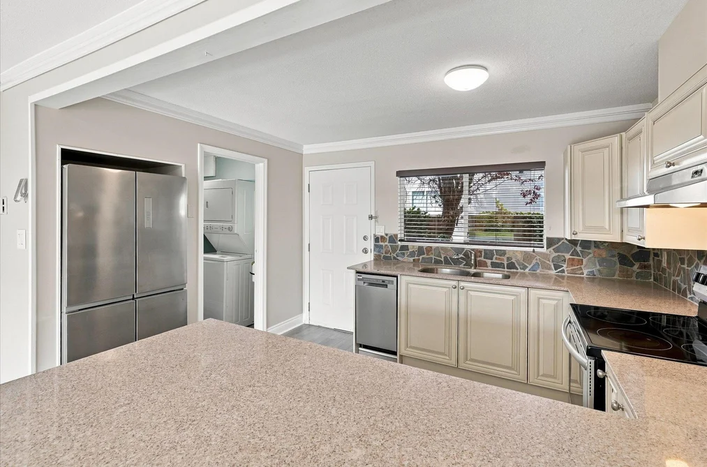 2-40327 Diamond Head Road, Squamish, BC - Townhouse for Sale - Photo 3 of 22 2-40327 Diamond Head Road, Squamish, BC - Townhouse for Sale - Photo 3 of 22