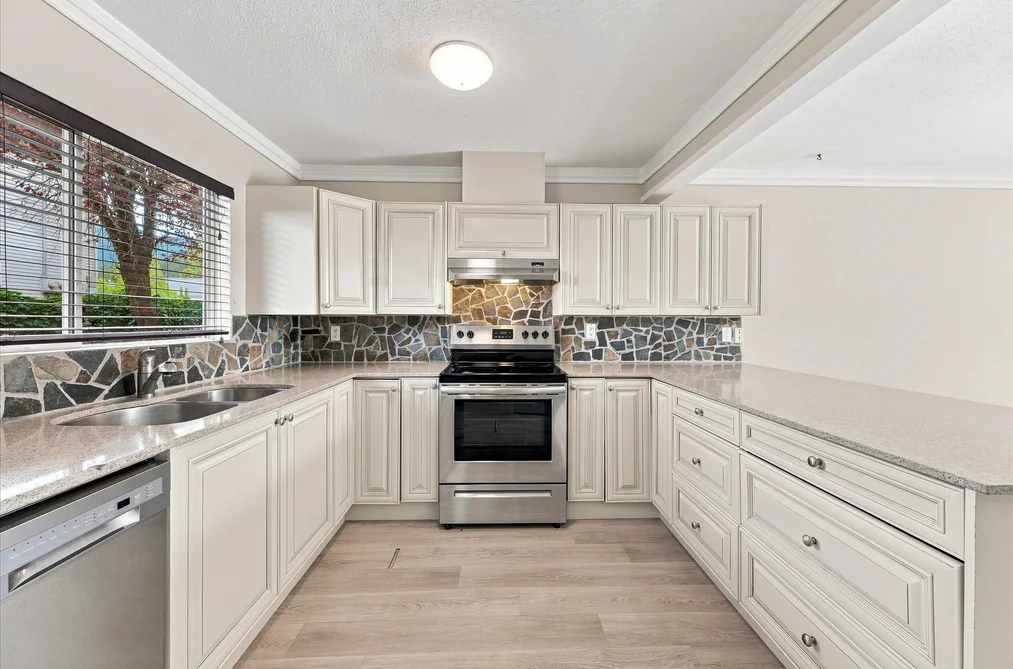 2-40327 Diamond Head Road, Squamish, BC - Townhouse for Sale - Photo 4 of 22 2-40327 Diamond Head Road, Squamish, BC - Townhouse for Sale - Photo 4 of 22
