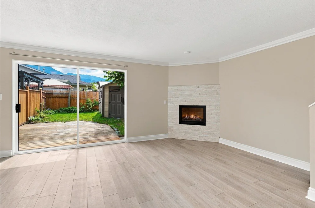 2-40327 Diamond Head Road, Squamish, BC - Townhouse for Sale - Photo 8 of 22 2-40327 Diamond Head Road, Squamish, BC - Townhouse for Sale - Photo 8 of 22