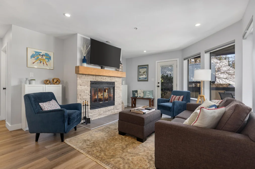 2 4637 BLACKCOMB WAY, Whistler BC V8E 0Y6, Whistler BC — Residential for Sale - Photo 2