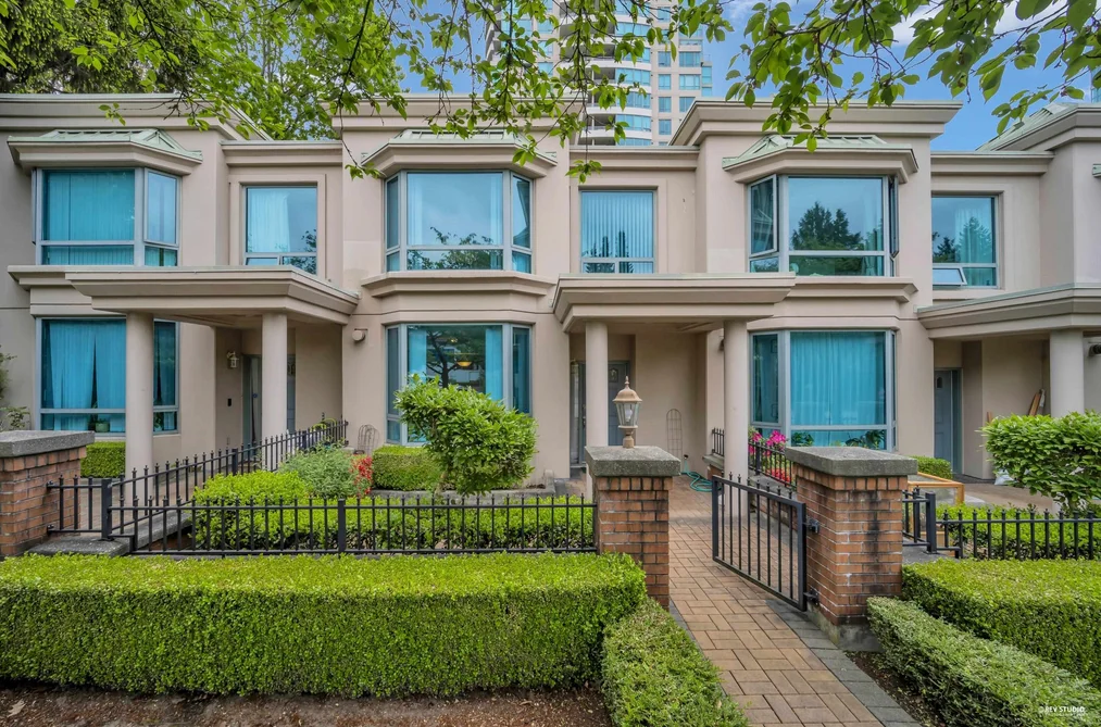 Townhouse for sale at 2 6611 Southoaks Crescent Burnaby British Columbia - MLS: R3121193
