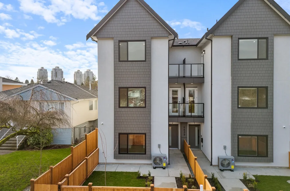 Townhouse for sale at 2 6639 Acacia Avenue Burnaby British Columbia - MLS: R3118537