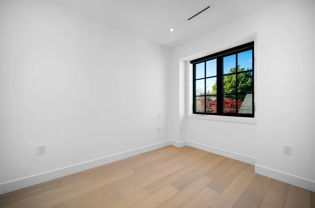 2-6879 Quebec Street, Vancouver, BC - Triplex for Sale - Photo 10 of 15 2-6879 Quebec Street, Vancouver, BC - Triplex for Sale - Photo 10 of 15
