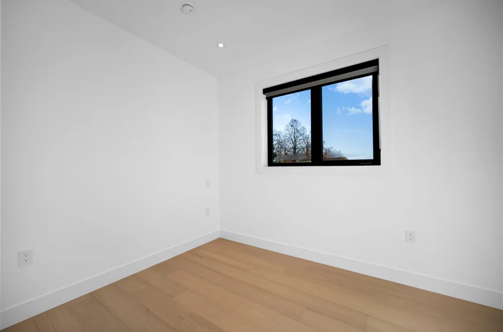 2-6879 Quebec Street, Vancouver, BC - Triplex for Sale - Photo 11 of 15 2-6879 Quebec Street, Vancouver, BC - Triplex for Sale - Photo 11 of 15