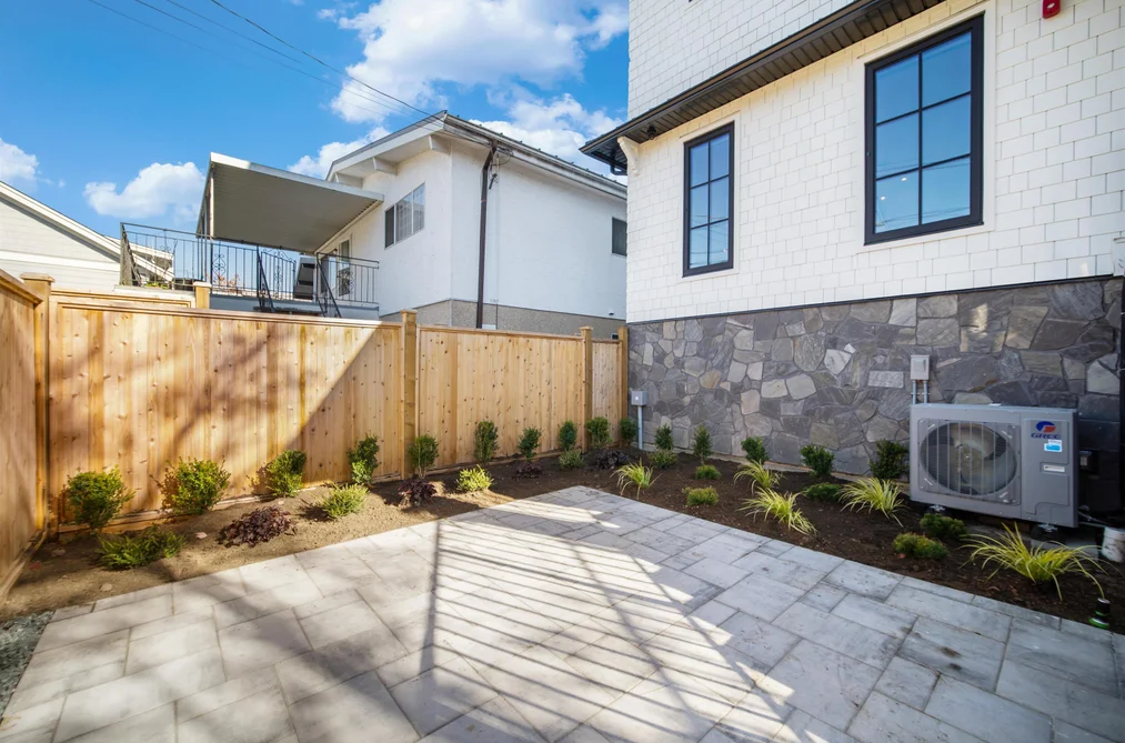 2-6879 Quebec Street, Vancouver, BC - Triplex for Sale - Photo 14 of 15 2-6879 Quebec Street, Vancouver, BC - Triplex for Sale - Photo 14 of 15