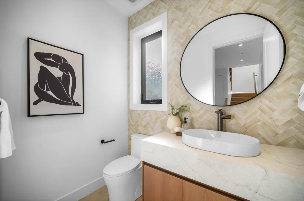 2-6879 Quebec Street, Vancouver, BC - Triplex for Sale - Photo 6 of 15 2-6879 Quebec Street, Vancouver, BC - Triplex for Sale - Photo 6 of 15
