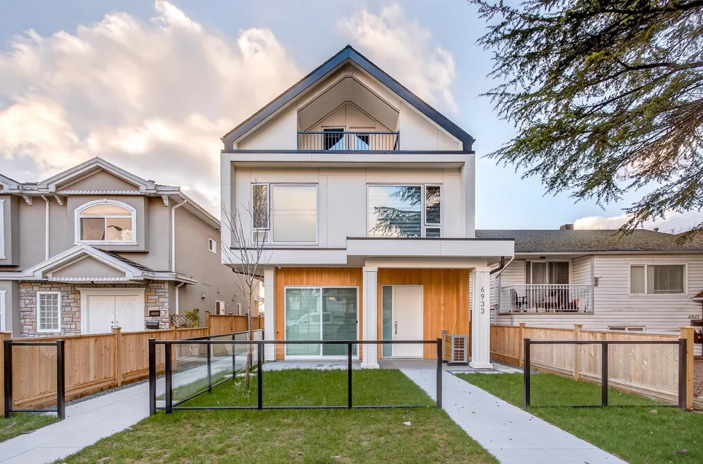 Half Duplex for sale at 2 6933 Prince Edward Street Vancouver British Columbia - MLS: R3097032