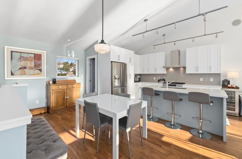 20 415 W ESPLANADE AVENUE, North Vancouver BC V7M 1A6, North Vancouver BC — Residential for Sale - Photo 2