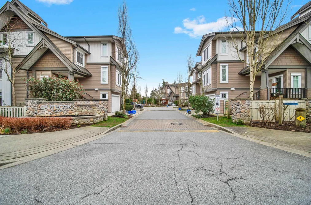 20 8250 209B STREET, Langley BC V2Y 0J7, Langley BC — Residential for Sale - Photo 2