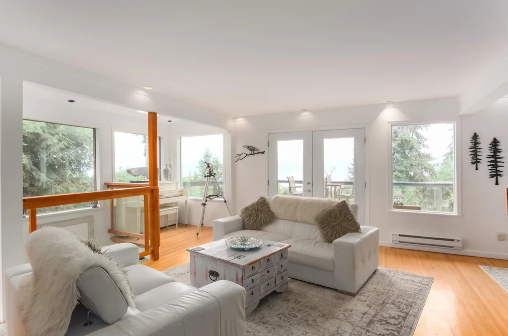 20 OCEANVIEW ROAD, Lions Bay BC V0N 2E0, Lions Bay BC — Residential for Sale - Photo 2