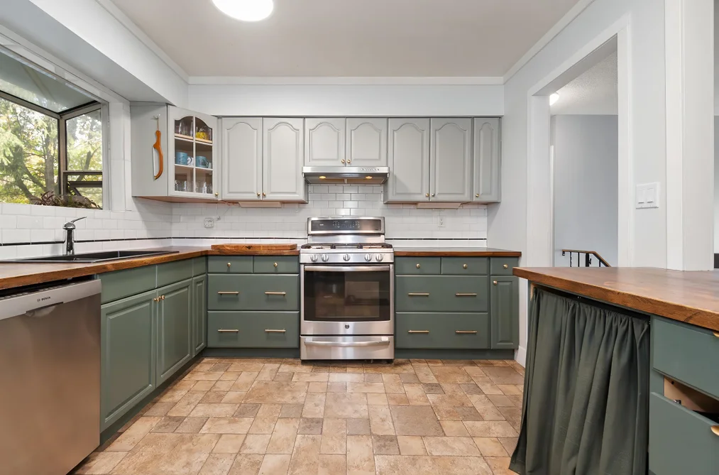 20 Robertson Crescent, Hope, BC - House for Sale - Photo 10 of 40 20 Robertson Crescent, Hope, BC - House for Sale - Photo 10 of 40
