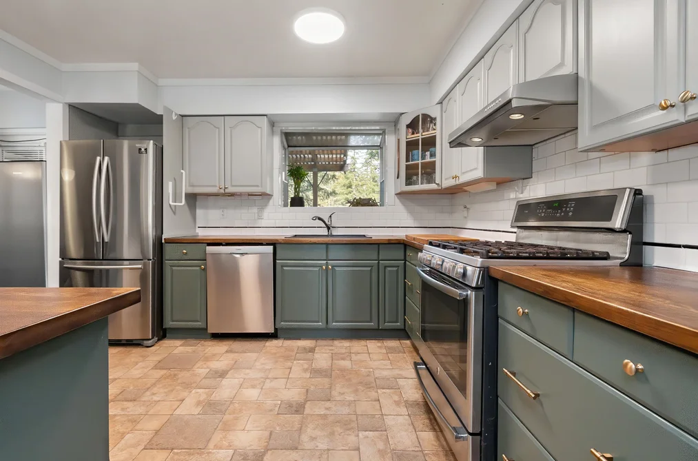 20 Robertson Crescent, Hope, BC - House for Sale - Photo 11 of 40 20 Robertson Crescent, Hope, BC - House for Sale - Photo 11 of 40