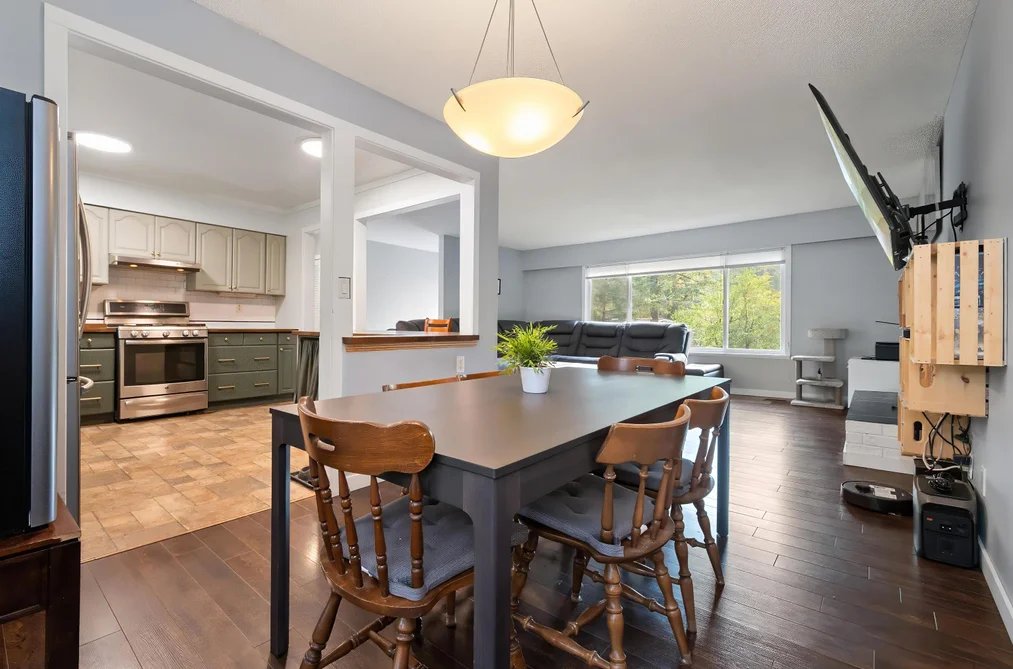 20 Robertson Crescent, Hope, BC - House for Sale - Photo 8 of 40 20 Robertson Crescent, Hope, BC - House for Sale - Photo 8 of 40