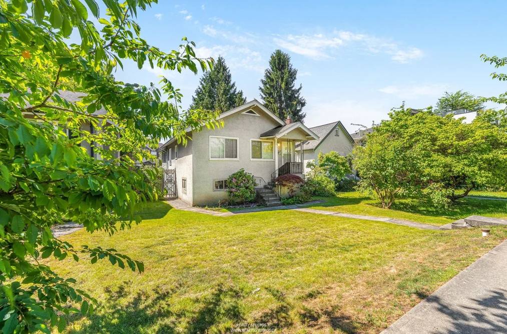 House for sale at 20 W King Edward Avenue Vancouver British Columbia - MLS: R3132688