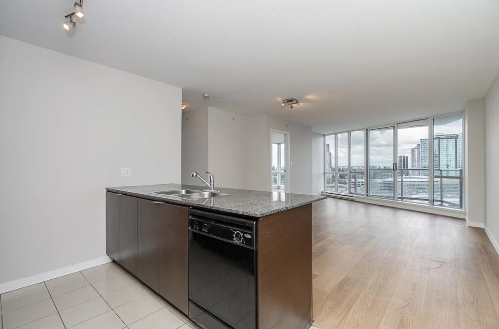 Condo for sale at 2002 13618 100 Avenue Surrey British Columbia - MLS: R3114323