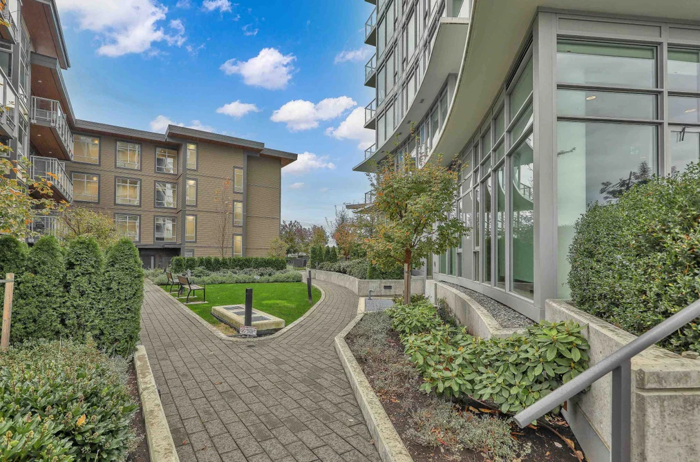 2002-7769 Park Crescent, Burnaby, BC - Condo for Sale - Photo 3 of 35 2002-7769 Park Crescent, Burnaby, BC - Condo for Sale - Photo 3 of 35