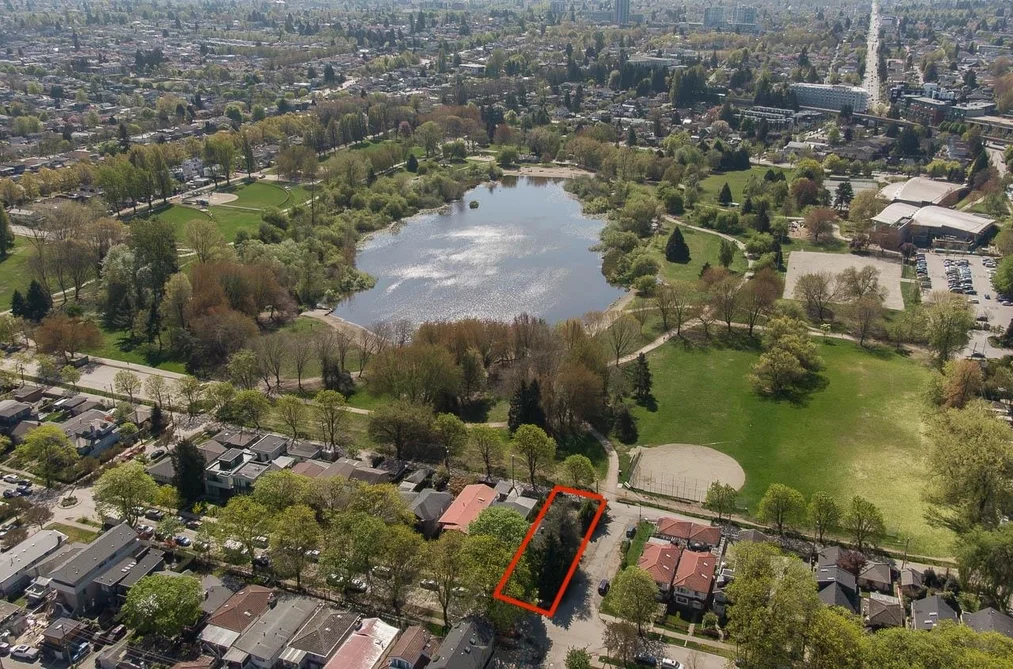 2002 E 13TH AVENUE, Vancouver BC V5N 2C4, Vancouver BC — Residential for Sale - Photo 2